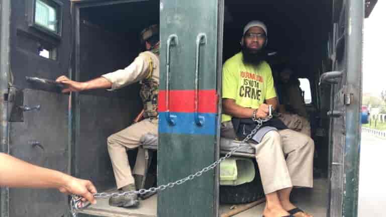 Aasif SUltan, Kashmir journalist aasif sultan, aasif sultan biography, aasif sultan life, kashmiri jounralist jail