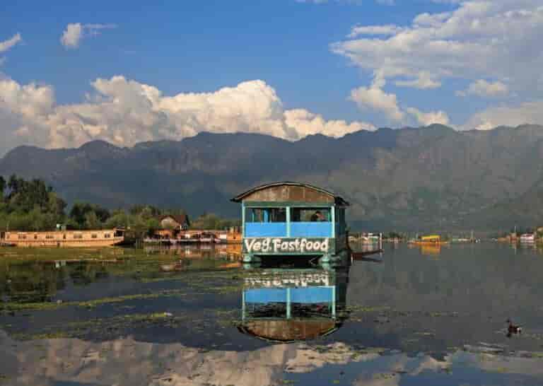 Mercury drops after rains in Kashmir, MeT predicts dry weather till 5 April
