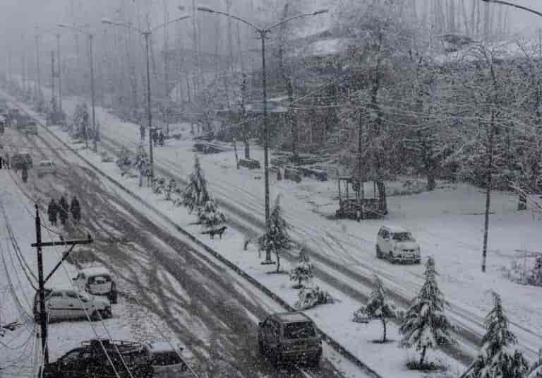 Snowfall in Kashmir from Saturday, may disrupt flights and roads: MeT
