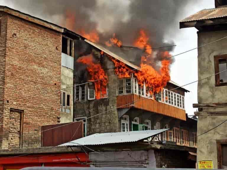 Six families homeless after houses burnt to ashes in Kulgam