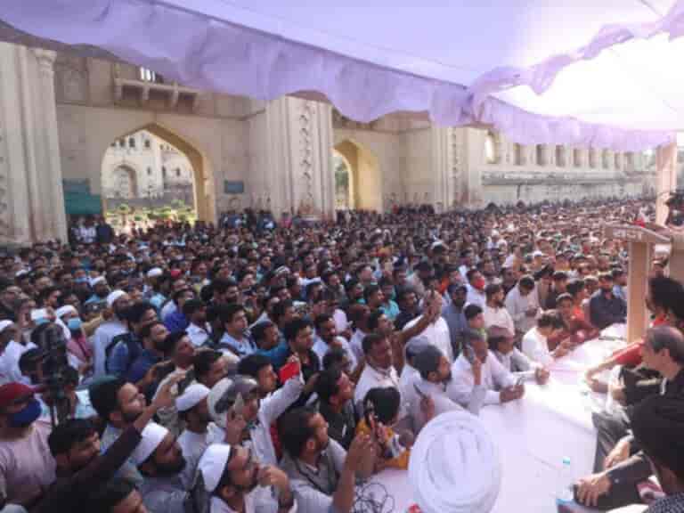 ‘He’s not a Muslim, shouldn’t be buried in Islamic cemetery’: Shias and Sunnis rally against Waseem Rizvi in UP