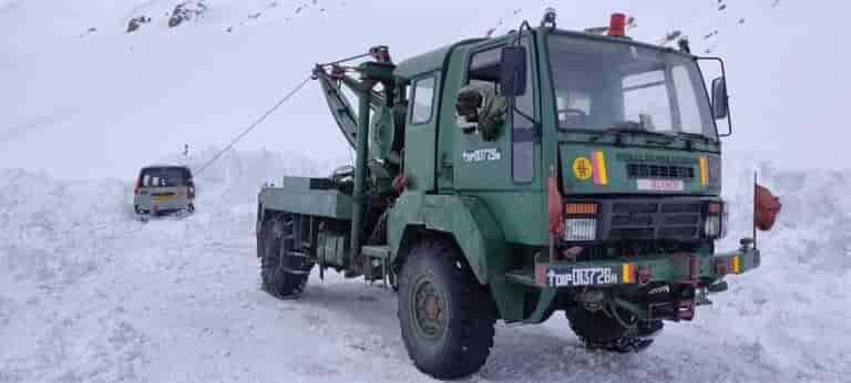 Army rescues 16 civilians stranded in snowfall at Sinthan pass
