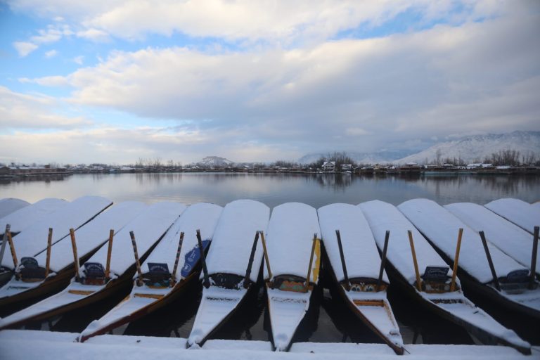 Gulmarg, Pahalgam receive fresh snowfall
