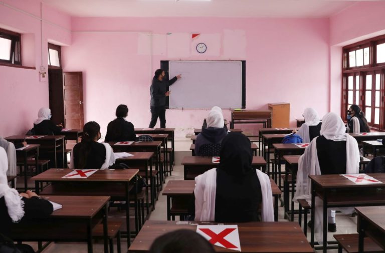kashmir schools, srinagar school