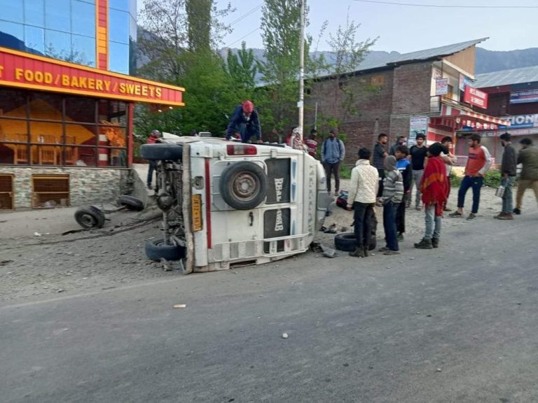 4 tourists from Jharkhand injured in Ganderbal road mishap
