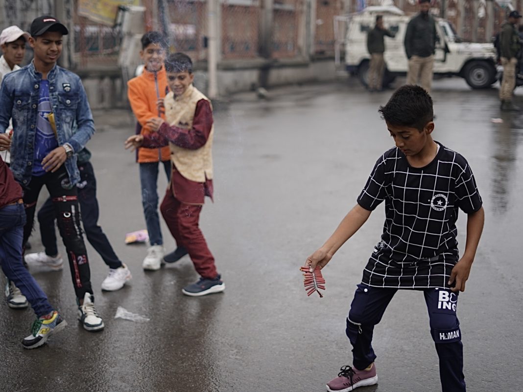 Eid crackers Eid Kashmir