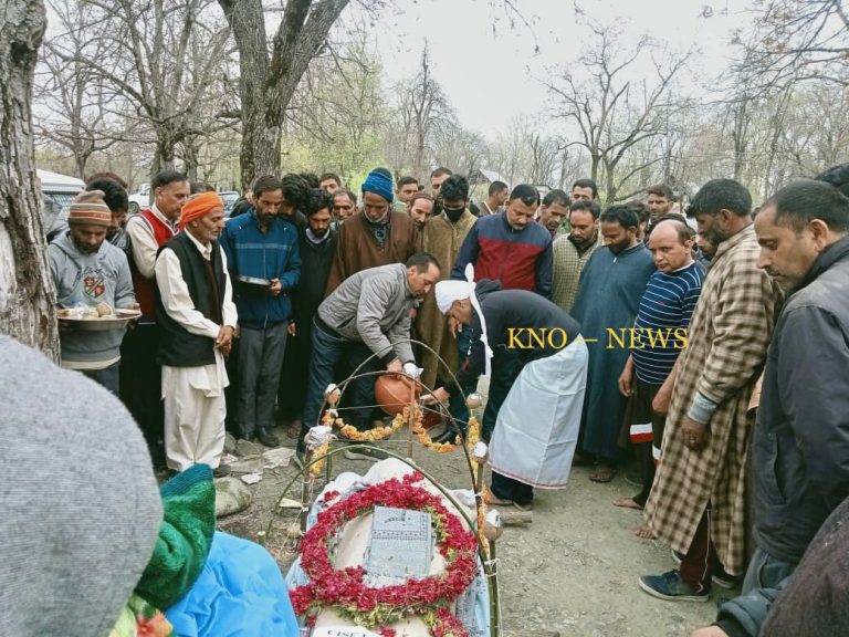 Brother killed by ‘militants’, muslims perform last rites of Hindu man in Kulgam