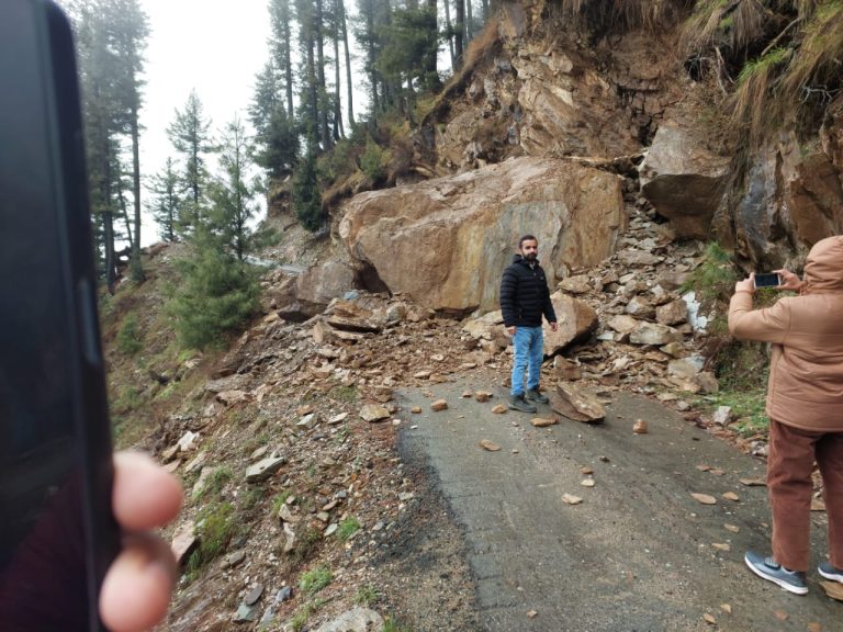 Landslide blocks Zirhama–Jumgund road, clearance  underway